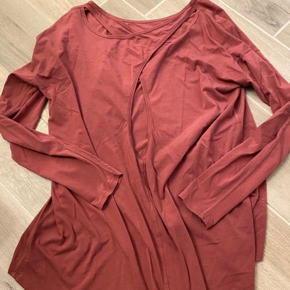 ❗️LAST CHANCE❗️Lululemon back into it long sleeve - Picture 2 of 3